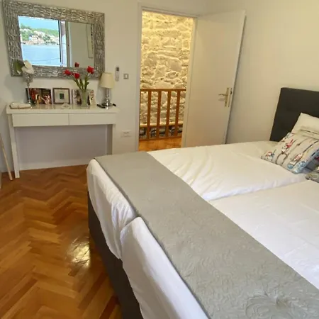Apartment House Whit Sea View