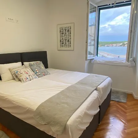 Apartment House Whit Sea View