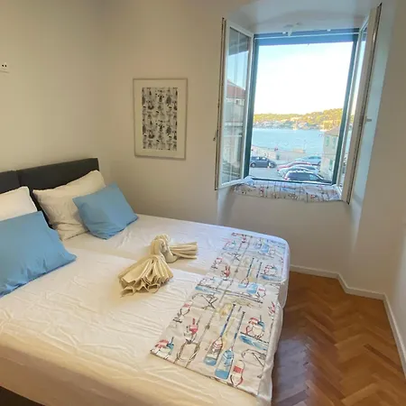 House Whit Sea View טיסנו