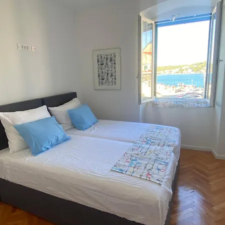 Apartment House Whit Sea View