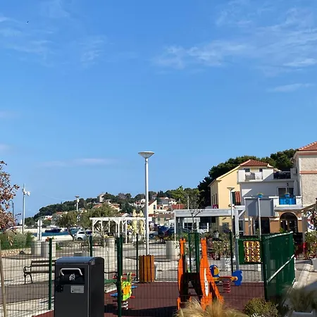 House Whit Sea View * Tisno