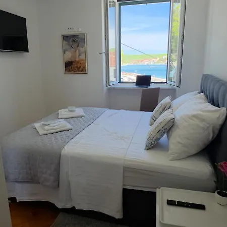 House Whit Sea View *