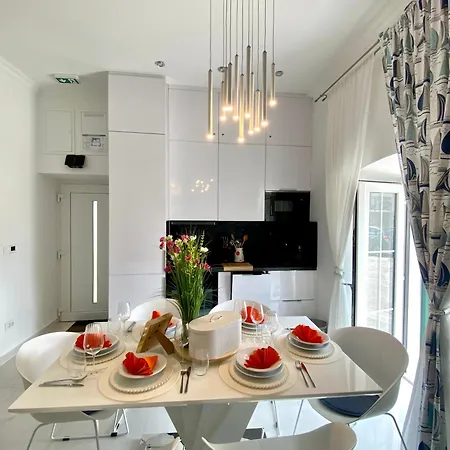 House Whit Sea View דירה טיסנו