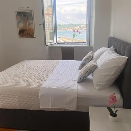 House Whit Sea View דירה טיסנו
