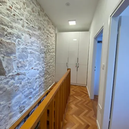 House Whit Sea View דירה