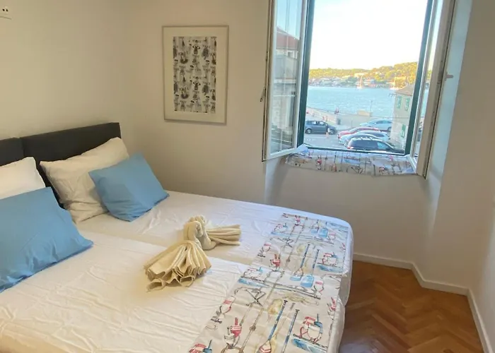 House Whit Sea View Тисно