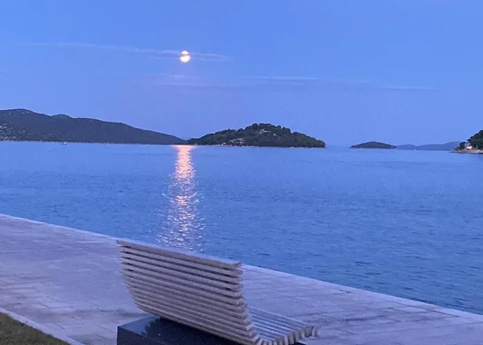 House Whit Sea View Тисно