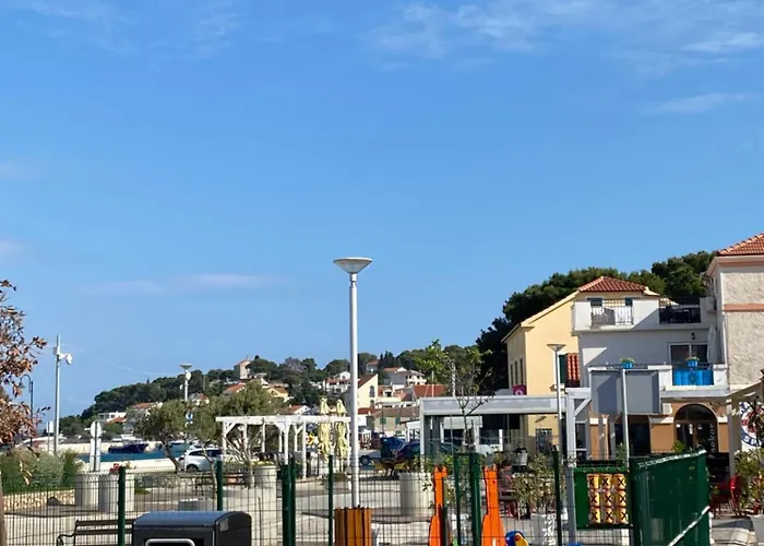 House Whit Sea View * Тисно